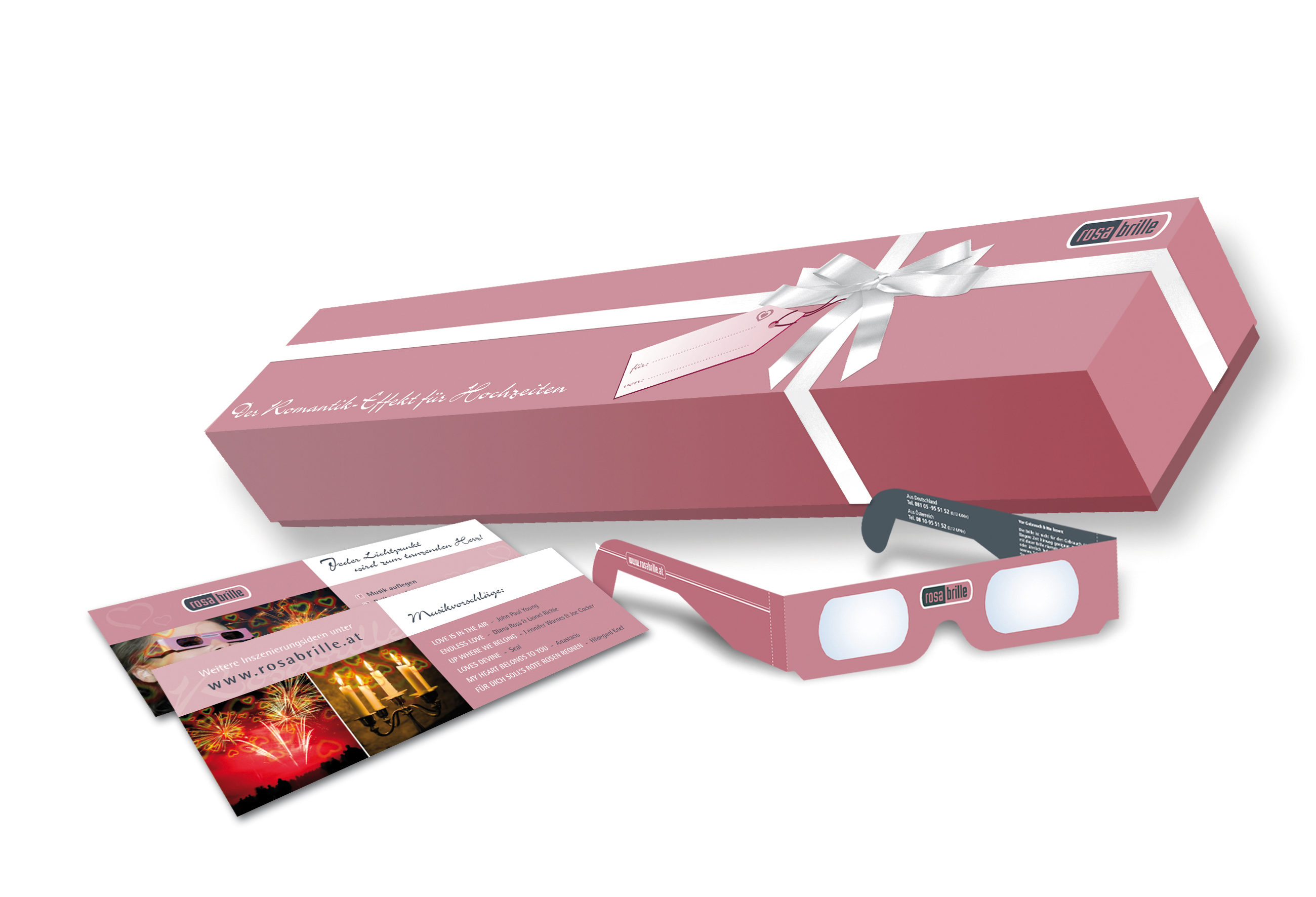 Die Rosabrille-Weddingbox kommt als schöne Geschenkverpackung daher, in der sich nicht nur die Rosabrillen befinden, sondern auch Wunderkerzen in gleicher Zahl sowie einige Musikempfehlungen.